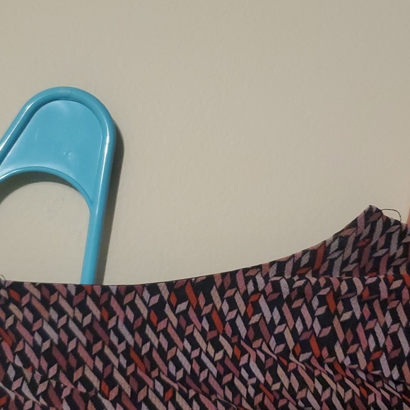 New York and Co Pink and Red patterned sleeveless dressy blouse - Picture 5 of 7